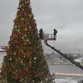 Елка в Казанском Кремле почти готова