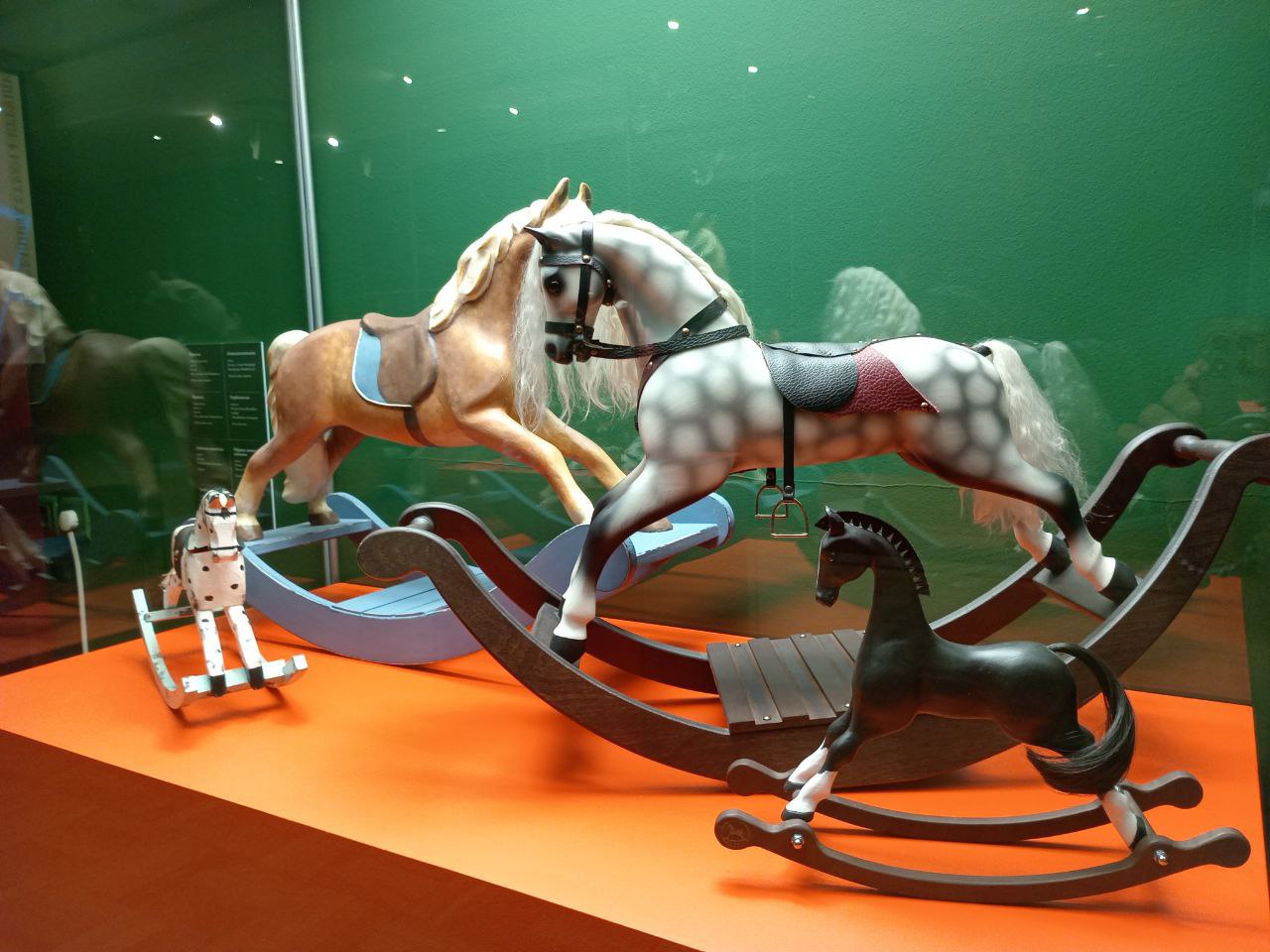 В Центре «Эрмитаж-Казань» открылась новогодняя выставка «Лошадка-качалка. История игрушки» В Центре «Эрмитаж-Казань» открылась новогодняя выставка «Лошадка-качалка. История игрушки»