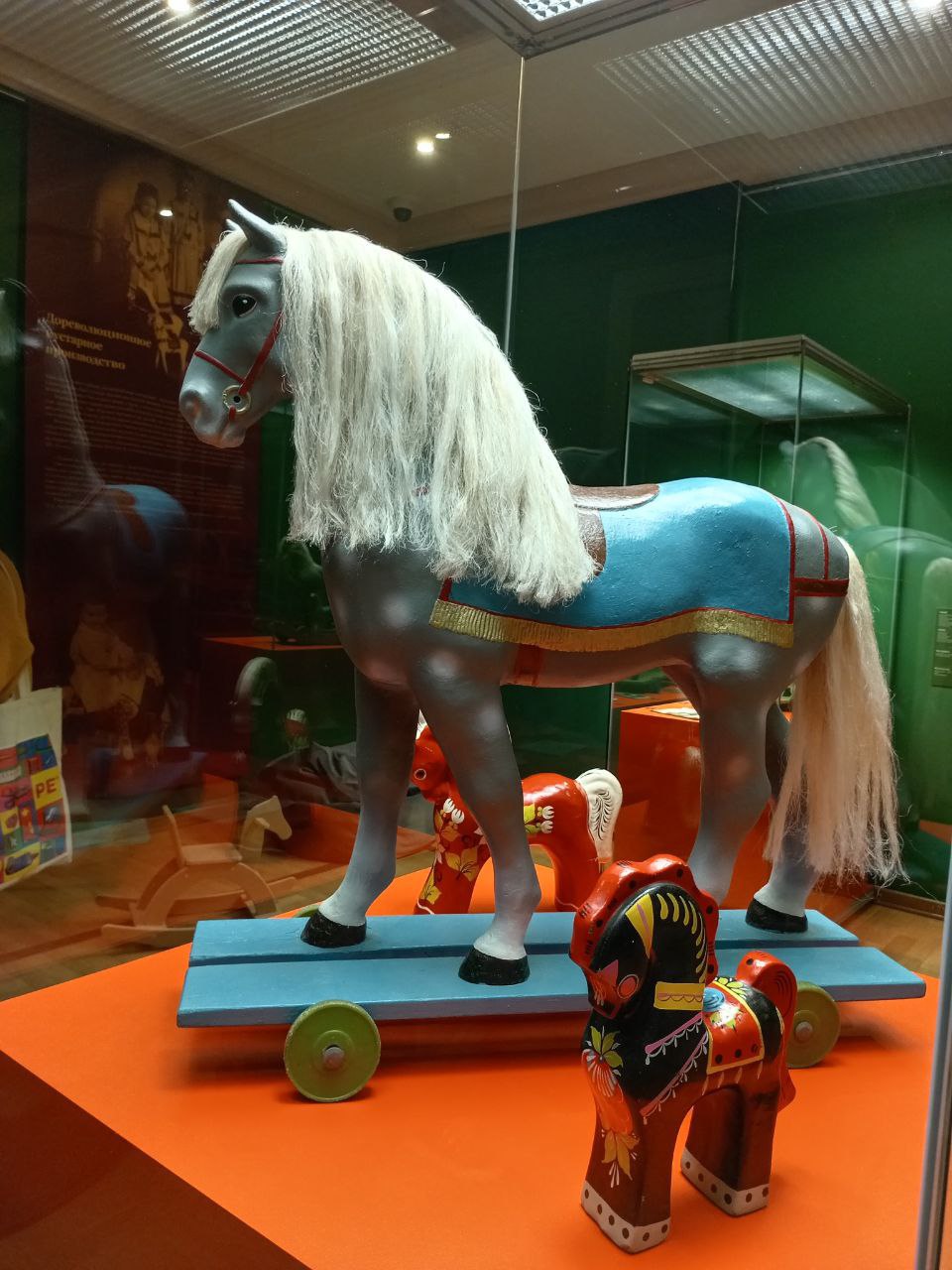 В Центре «Эрмитаж-Казань» открылась новогодняя выставка «Лошадка-качалка. История игрушки» В Центре «Эрмитаж-Казань» открылась новогодняя выставка «Лошадка-качалка. История игрушки»