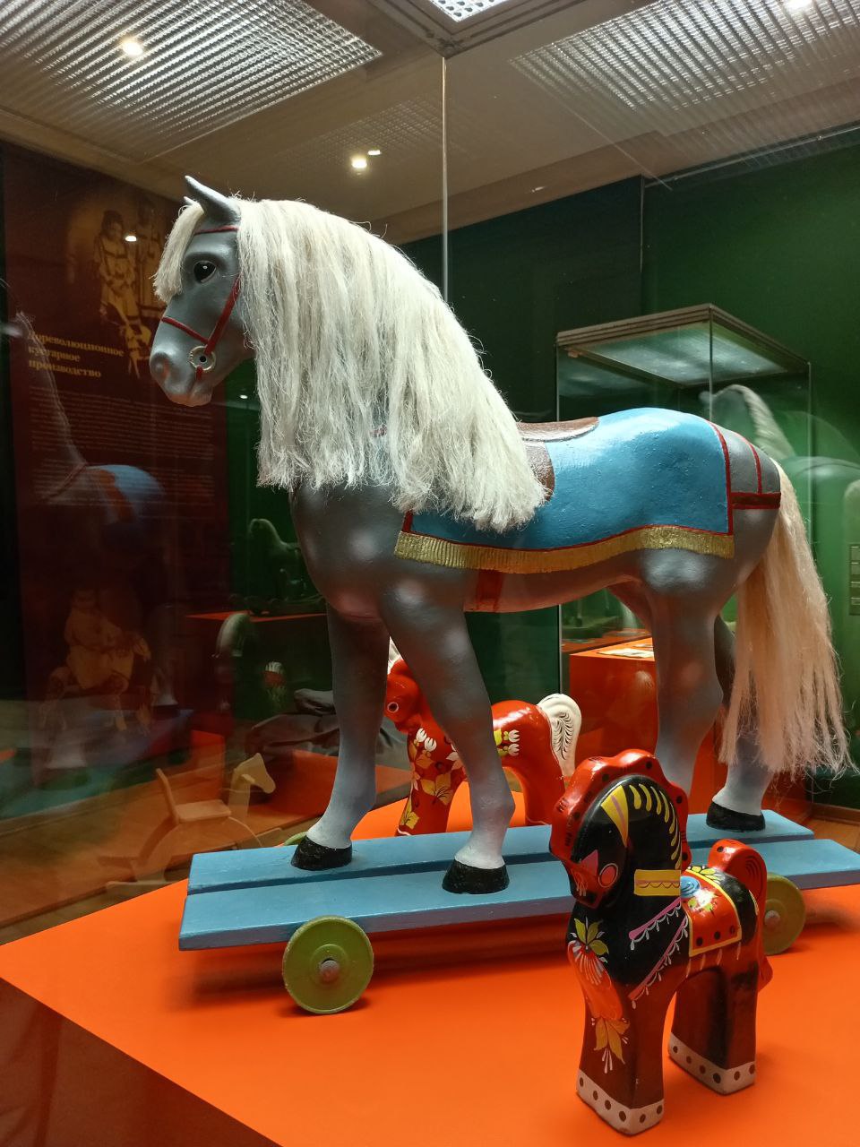 В Центре «Эрмитаж-Казань» открылась новогодняя выставка «Лошадка-качалка. История игрушки» В Центре «Эрмитаж-Казань» открылась новогодняя выставка «Лошадка-качалка. История игрушки»