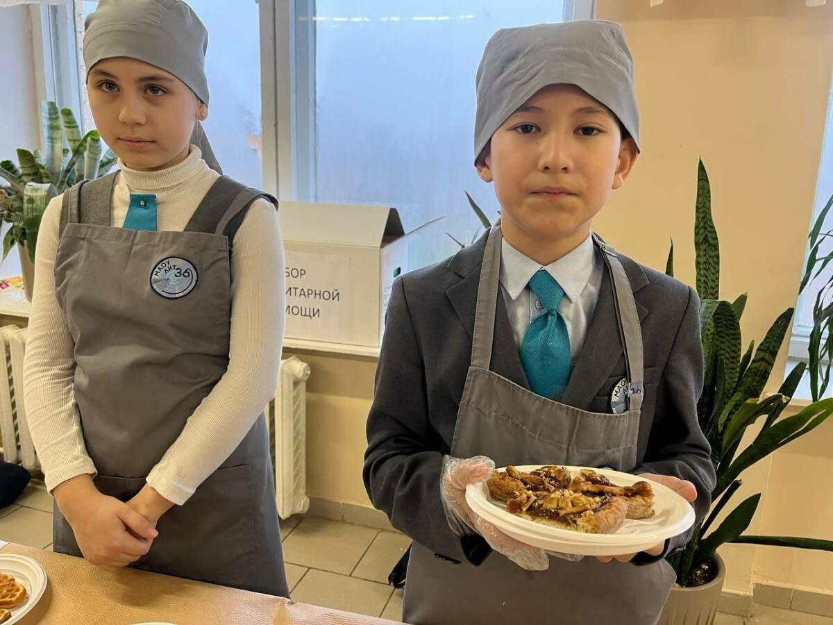 Школьники Набережных Челнов передали выручку с ярмарки бойцам СВО