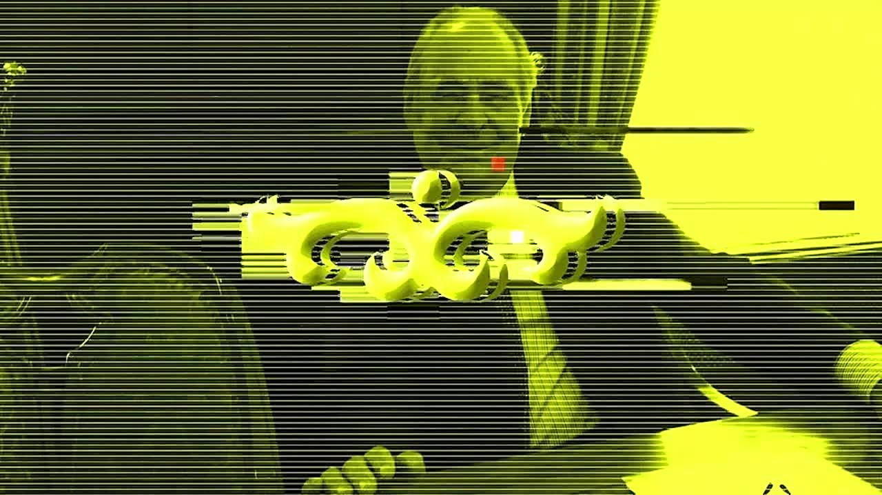 "Кто вы вообще в этой жизни?… у вас знаете, какая жизнь будет? Ещё одно кольцо повесила б вот сюда, как бычок, епты"