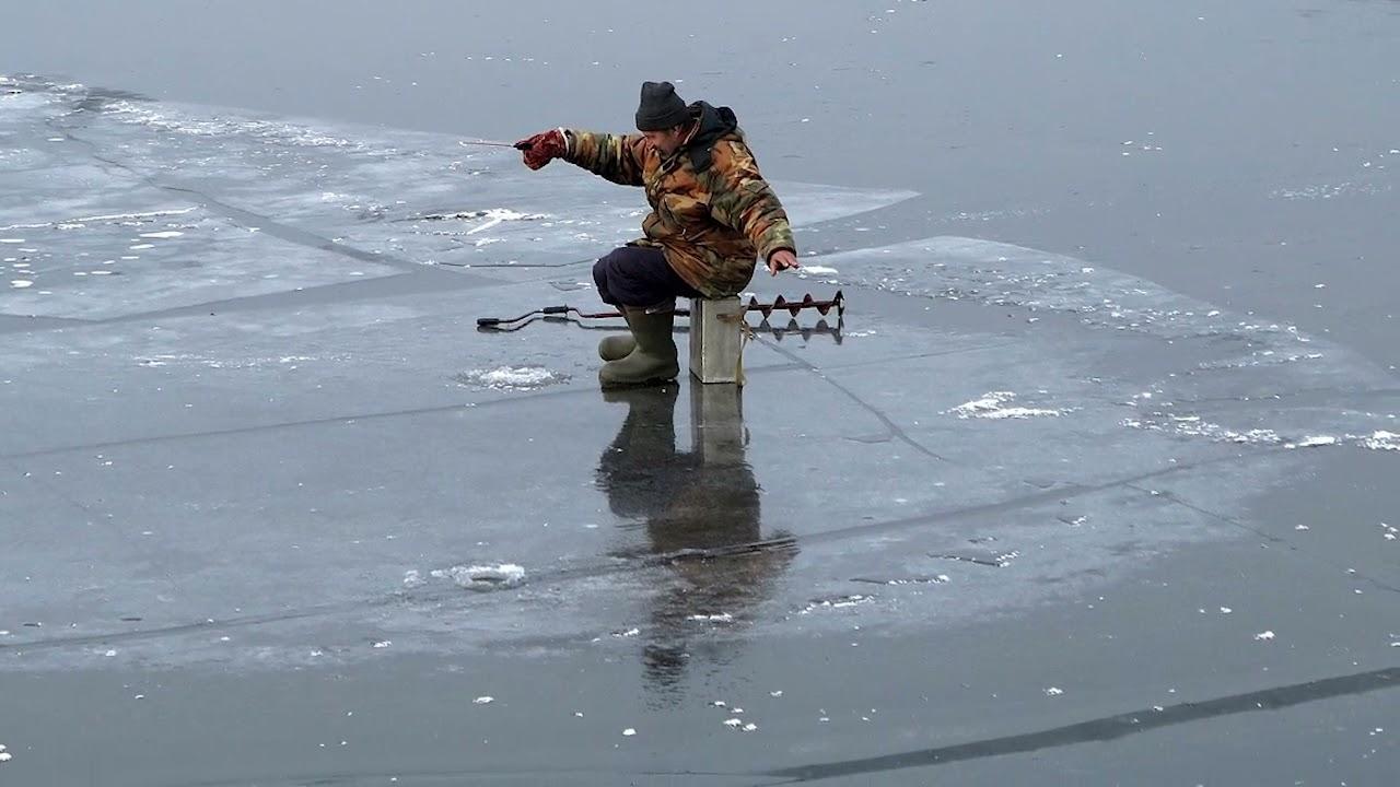 Друзья, напоминаем, что выход на тонкий лед опасен для жизни