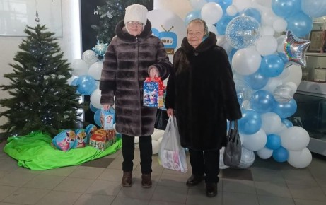 В нашей новогодней акции «Стань Дедом Морозом!» приняли участие Рамзия и Гузель Вафины