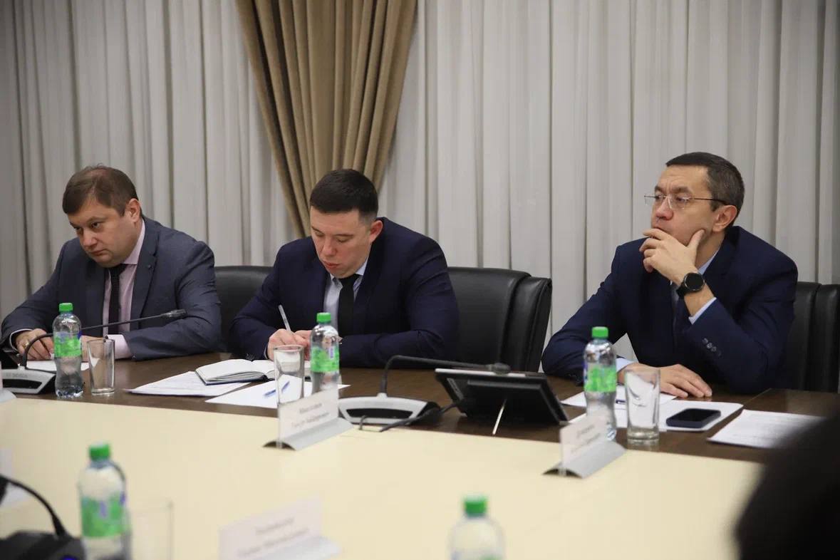 Первый заместитель прокурора Татарстана Александр Чеховской провел заседание межведомственной рабочей группы по вопросам профилактики правонарушений в миграционной сфере Первый заместитель прокурора Татарстана Александр Чеховской провел заседание межведомственной рабочей группы по вопросам профилактики правонарушений в миграционной сфере