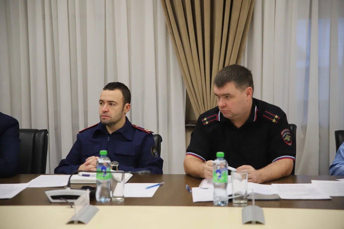 Первый заместитель прокурора Татарстана Александр Чеховской провел заседание межведомственной рабочей группы по вопросам профилактики правонарушений в миграционной сфере Первый заместитель прокурора Татарстана Александр Чеховской провел заседание межведомственной рабочей группы по вопросам профилактики правонарушений в миграционной сфере