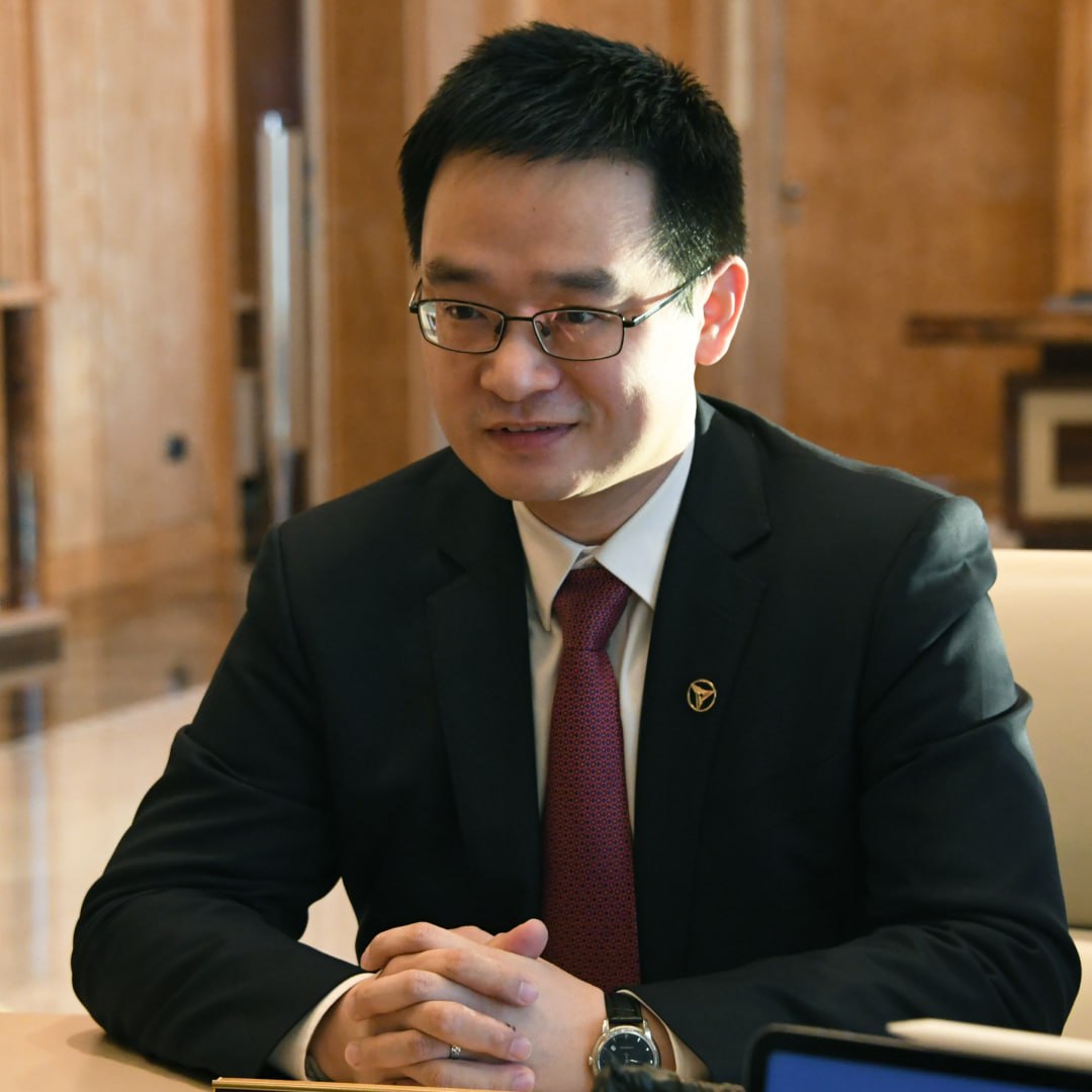 Рустам Минниханов провел встречу с представителями китайской компании SANY в Доме Правительства Татарстана Рустам Минниханов провел встречу с представителями китайской компании SANY в Доме Правительства Татарстана