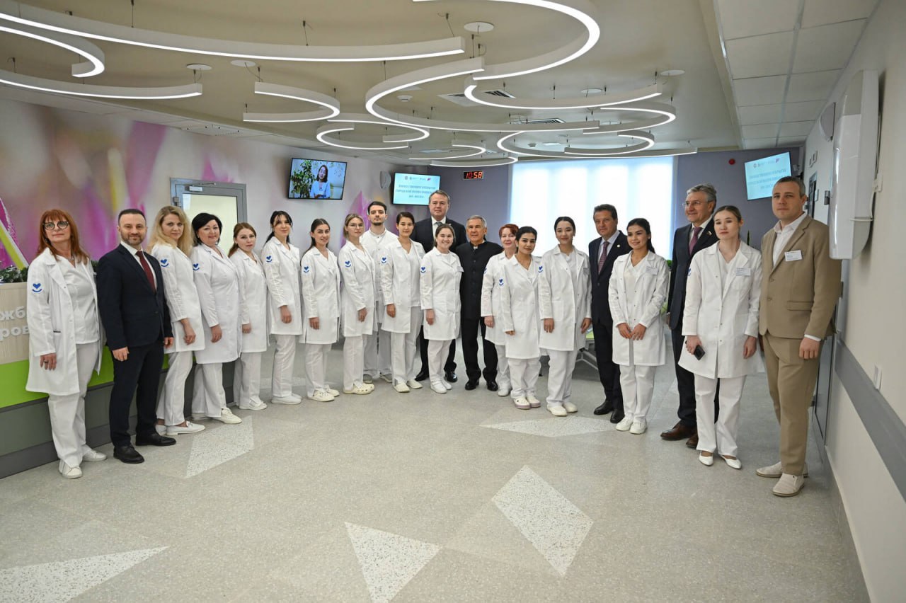 Две новые современные поликлиники открыл сегодня Рустам Минниханов в столице Татарстана Две новые современные поликлиники открыл сегодня Рустам Минниханов в столице Татарстана