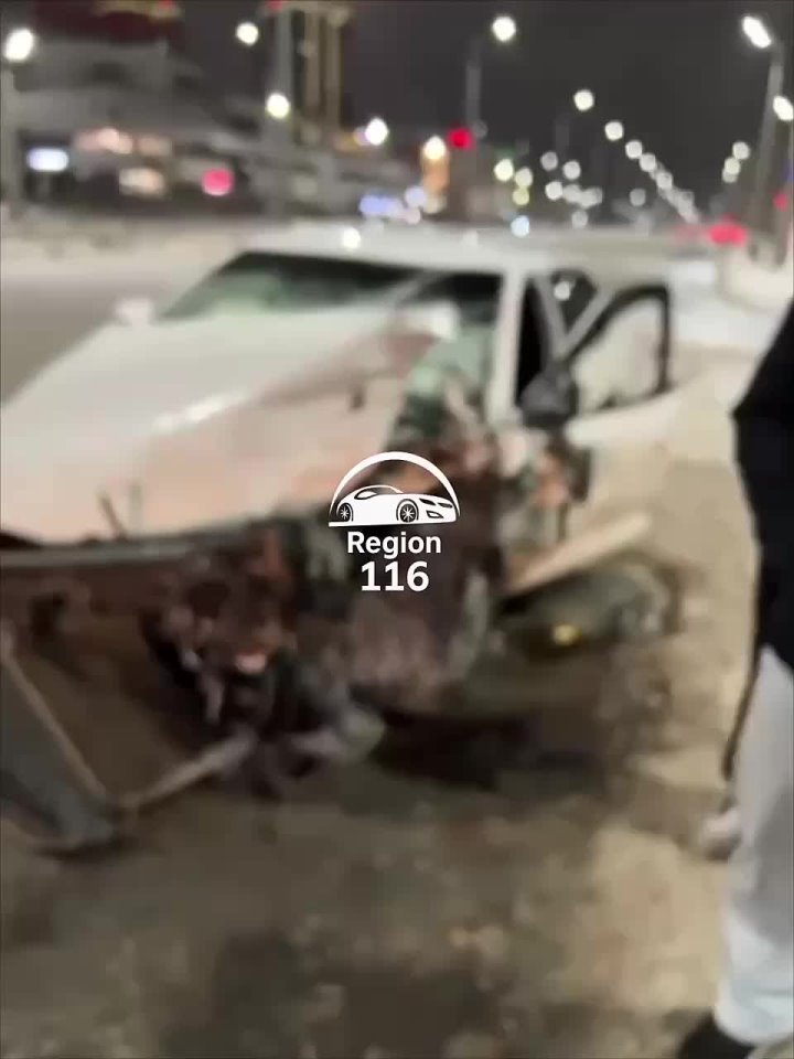 Пять человек попали в больницу после столкновения иномарок на Проспекте Победы в Казани