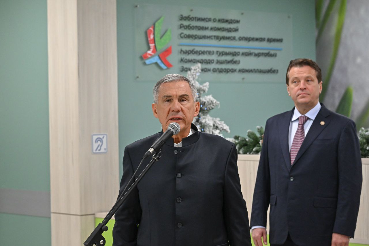 Рустам Минниханов: Открыли сегодня в Казани сразу две поликлиники - взрослую в Советском районе, в жилом комплексе «Весна», и детскую в Приволжском районе, в ЖК «Волжские просторы»