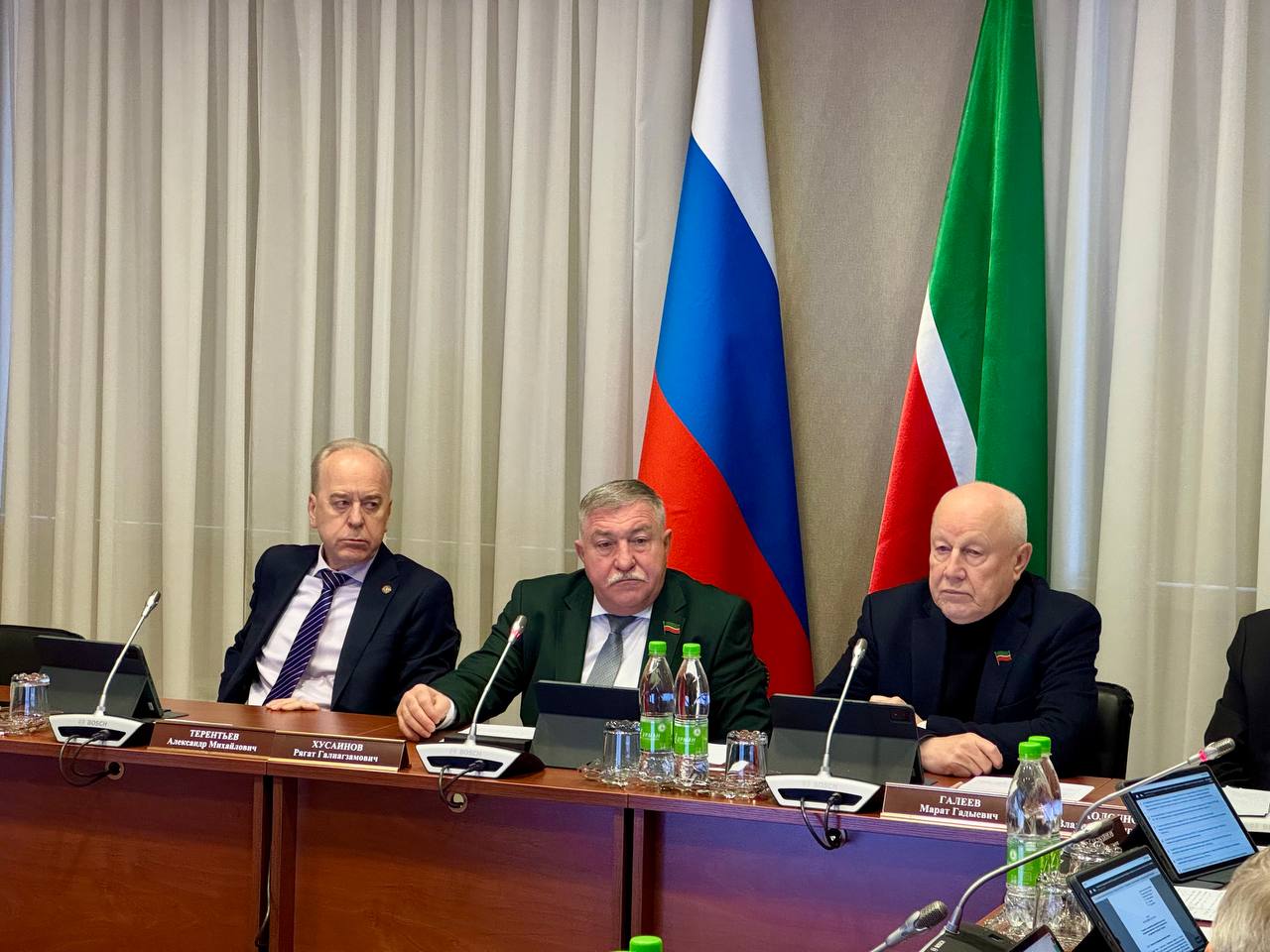 Профильный комитет Госсовета одобрил законопроект, ограничивающий продажу энергетиков на территориях объектов соцназначения