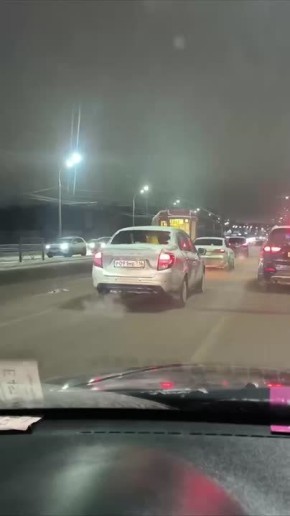 В Казани у «Ак Барс Арены» растянулась большая пробка из-за схода трамвая