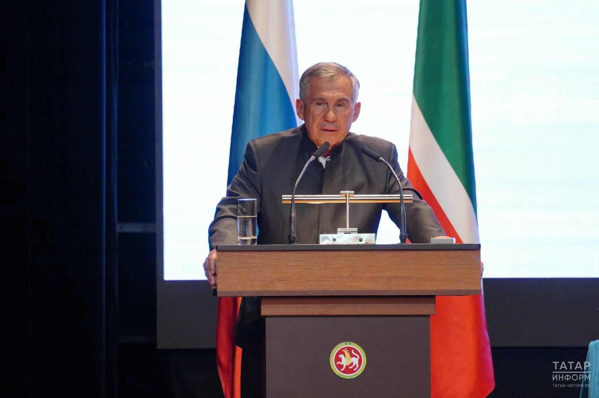 Рустам Минниханов: «Важно выбрать такой путь, чтобы мы потом не сожалели» Рустам Минниханов: «Важно выбрать такой путь, чтобы мы потом не сожалели»