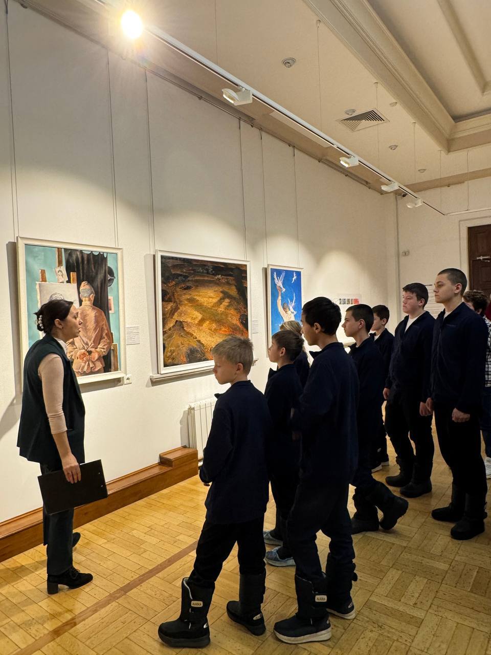 Воспитанники ЦВСНП МВД по Республике Татарстан посетили художественную галерею Воспитанники ЦВСНП МВД по Республике Татарстан посетили художественную галерею