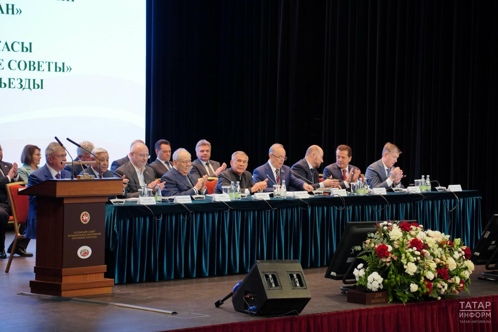 Рустам Минниханов: «Важно выбрать такой путь, чтобы мы потом не сожалели» Рустам Минниханов: «Важно выбрать такой путь, чтобы мы потом не сожалели»