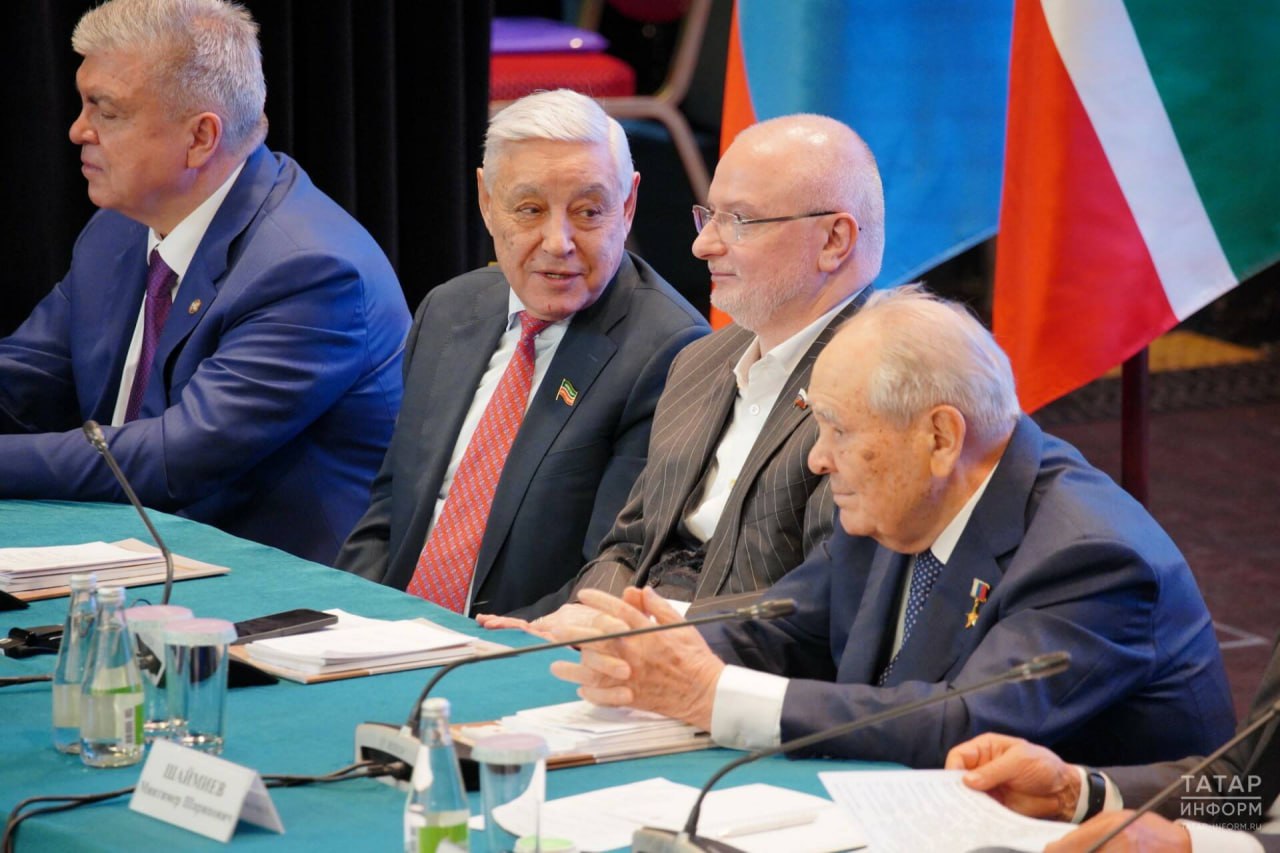 Рустам Минниханов принял участие в XХ съезде Совета муниципальных образований Татарстана Рустам Минниханов принял участие в XХ съезде Совета муниципальных образований Татарстана