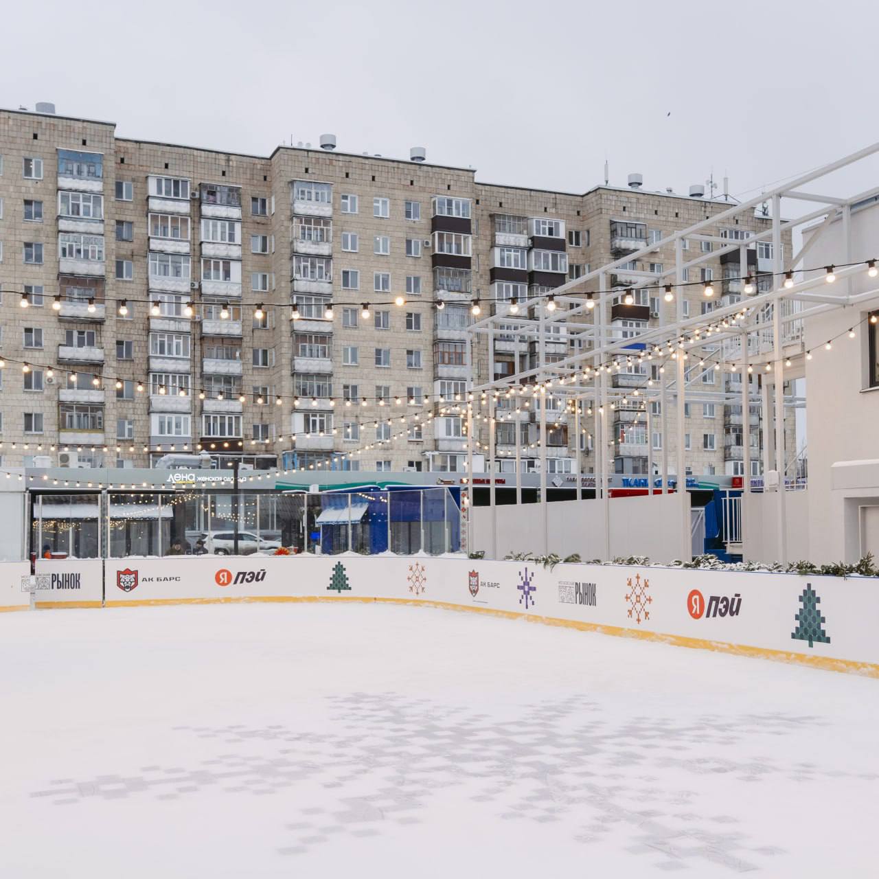 В Казани открывается новый каток на Московском рынке В Казани открывается новый каток на Московском рынке