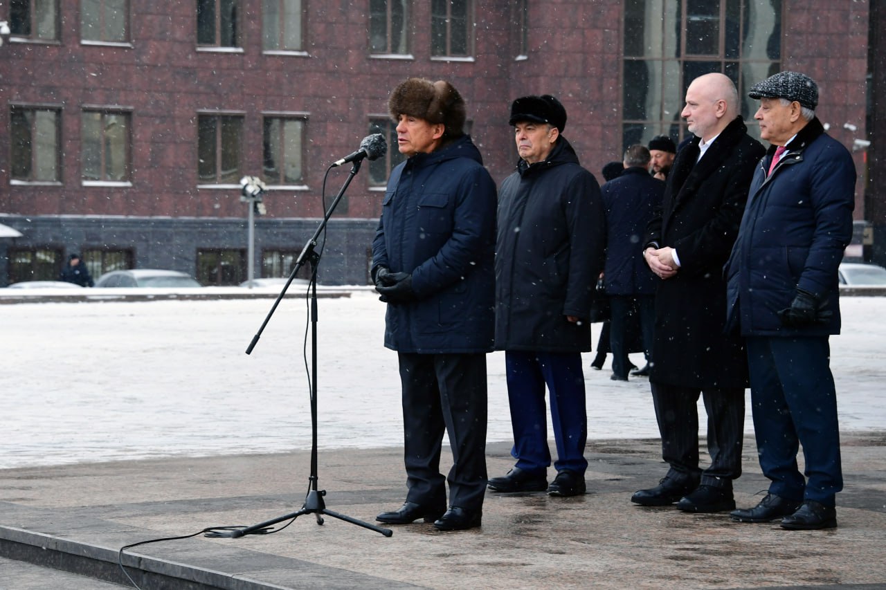 Ключи от 100 автомобилей вручил Рустам Минниханов победителям республиканского смотра-конкурса среди муниципальных образований