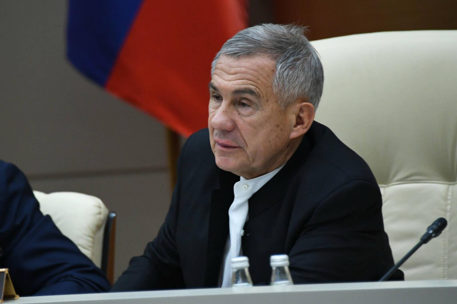 Рустам Минниханов провел заседание Совета директоров АО «Татнефтехиминвест-холдинг»