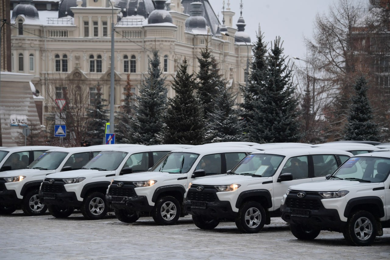 Ключи от 100 автомобилей вручил Рустам Минниханов победителям республиканского смотра-конкурса среди муниципальных образований Ключи от 100 автомобилей вручил Рустам Минниханов победителям республиканского смотра-конкурса среди муниципальных образований