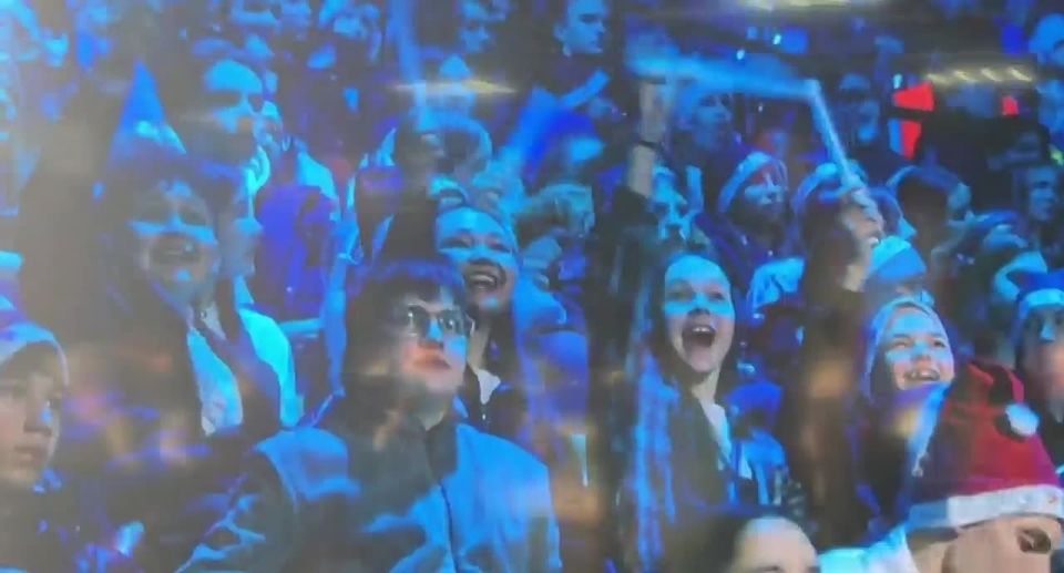 8,5 тысяч детей собрались сегодня на Республиканской ёлке