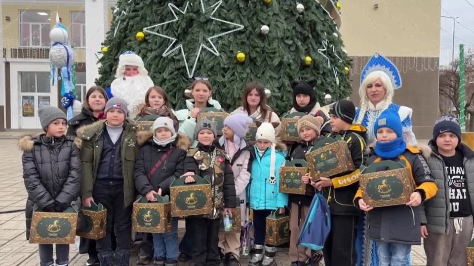 Более 600 ребят из городов Лисичанск и Рубежное, подшефных Республике Татарстан, посетили новогодние концерты-мюзиклы