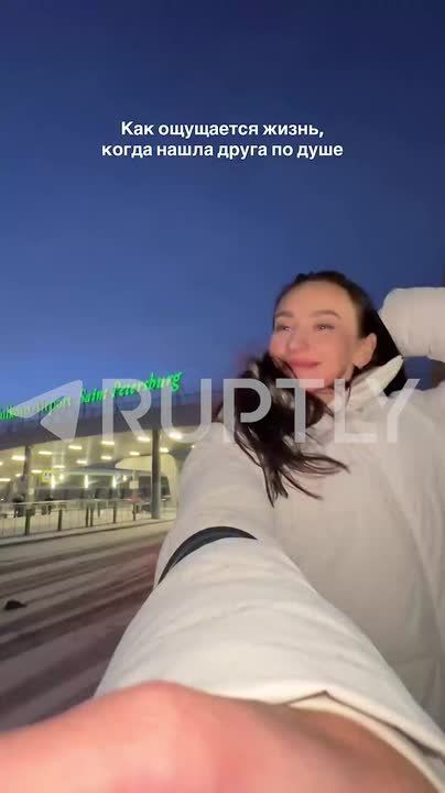 На рейсе Санкт-Петербург — Казань замечены Снегурочка и Гринч