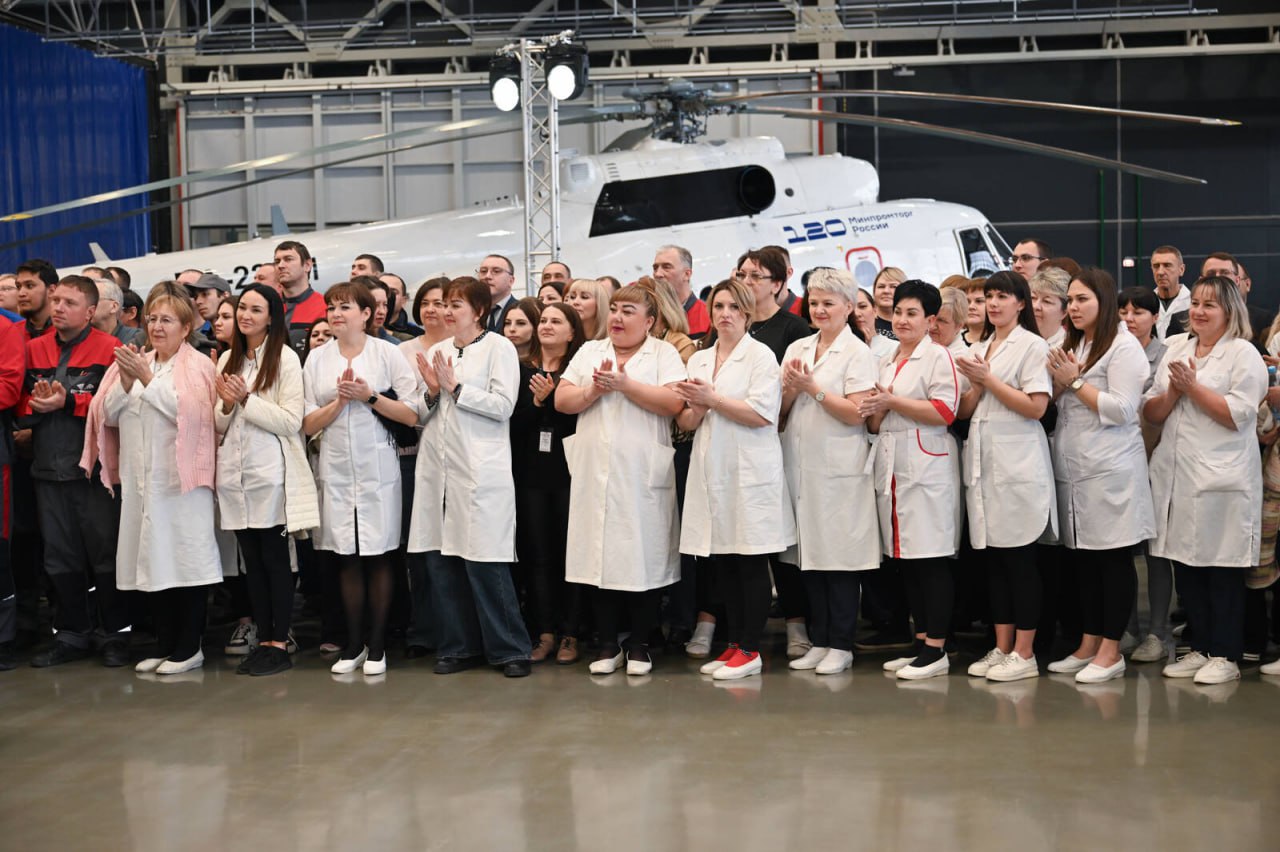 Казанский вертолетный завод передал авиаперевозчикам России четыре новых вертолета Ми-8 Казанский вертолетный завод передал авиаперевозчикам России четыре новых вертолета Ми-8