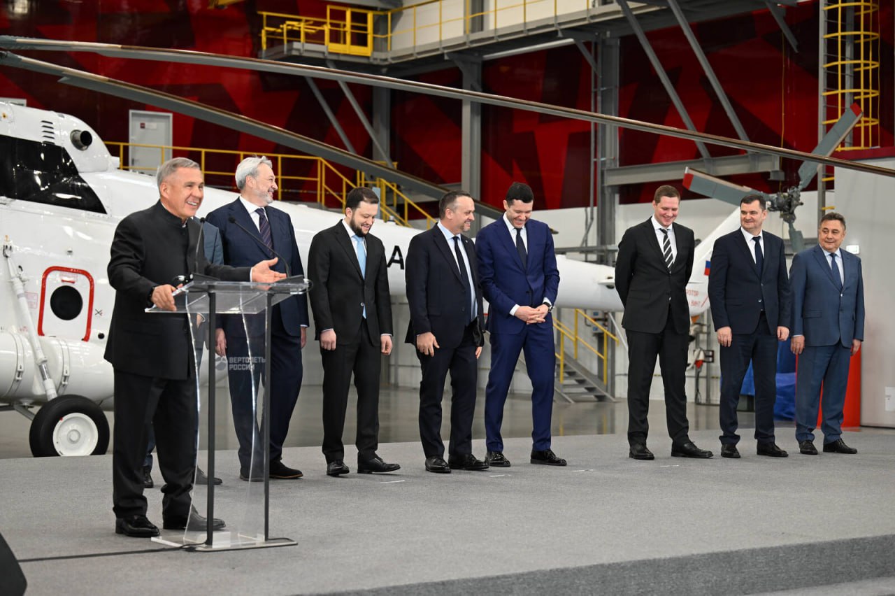 Казанский вертолетный завод передал авиаперевозчикам России четыре новых вертолета Ми-8 Казанский вертолетный завод передал авиаперевозчикам России четыре новых вертолета Ми-8