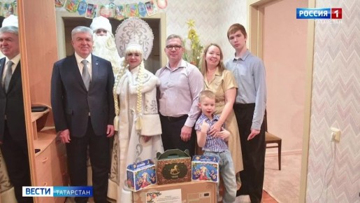 Минниханов в этом году стал добрым волшебником для десяти маленьких татарстанцев