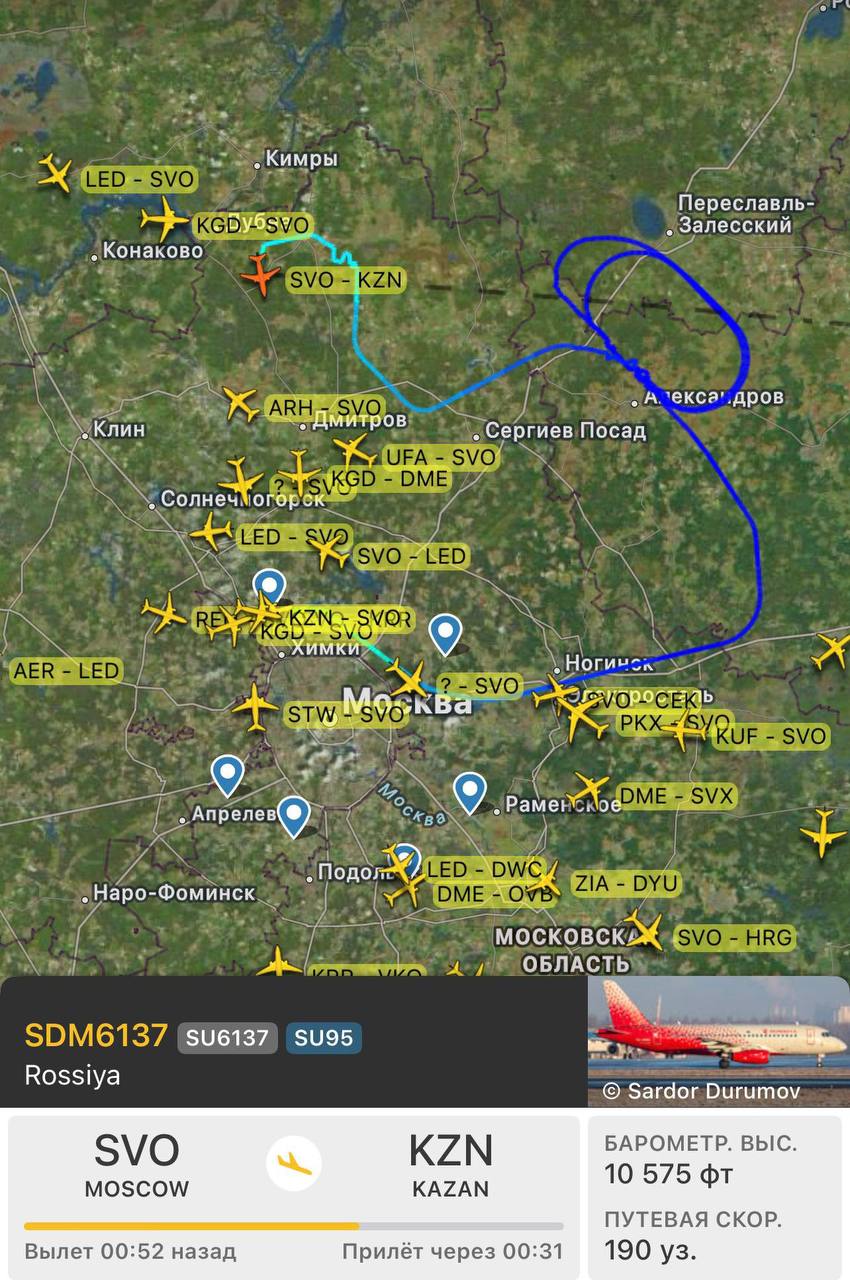 Вылетевший из Москвы самолет из-за угрозы атаки БПЛА не полетел в Казань, вырабатывает топливо и может вернуться в Москву