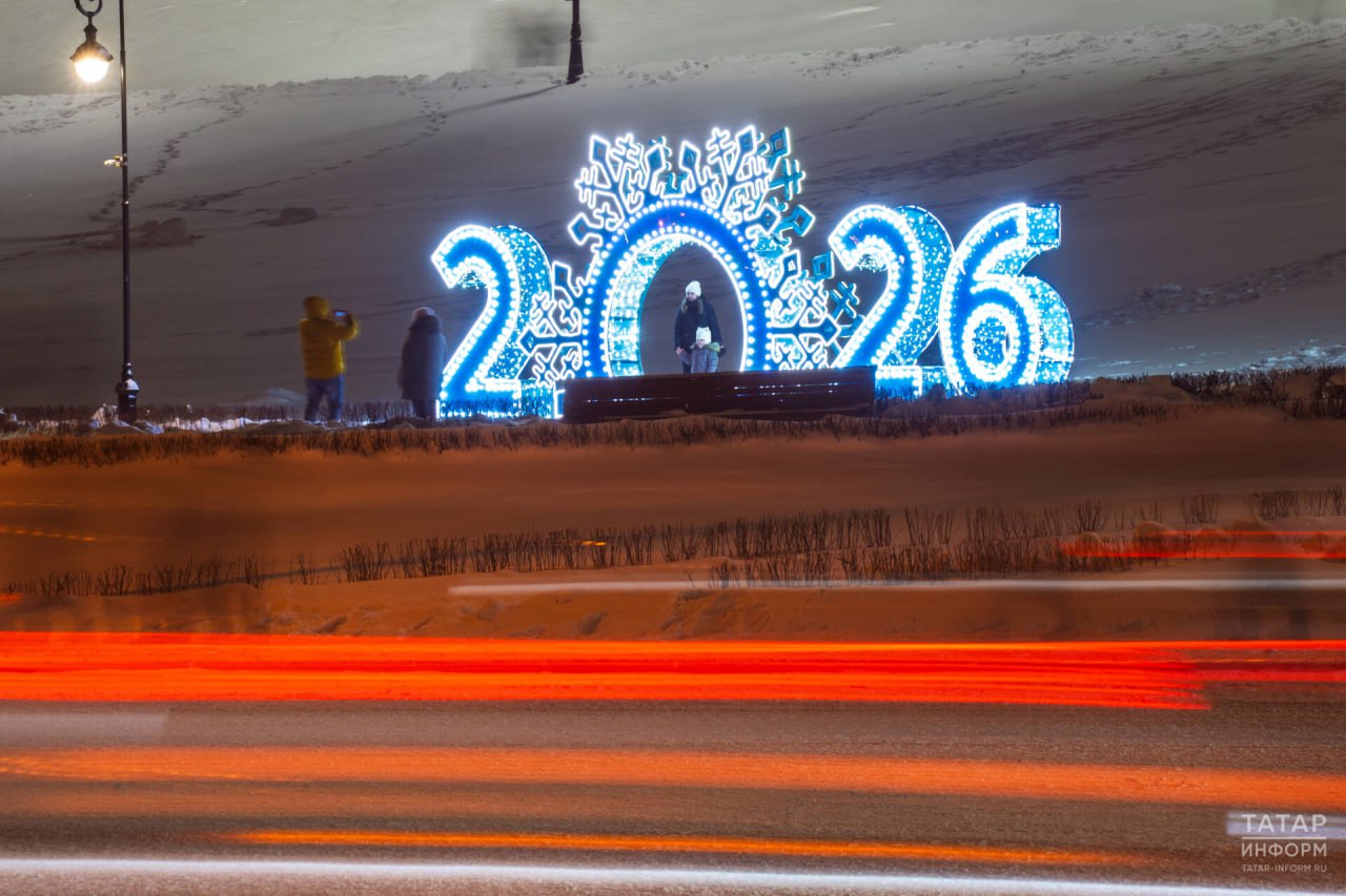Новогодняя Казань: площадь Тысячелетия и Кремль Новогодняя Казань: площадь Тысячелетия и Кремль