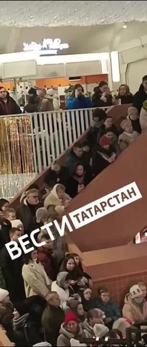 На Московском рынке Казани в эти минуты звучит классическая музыка в исполнении группы LA Primavera