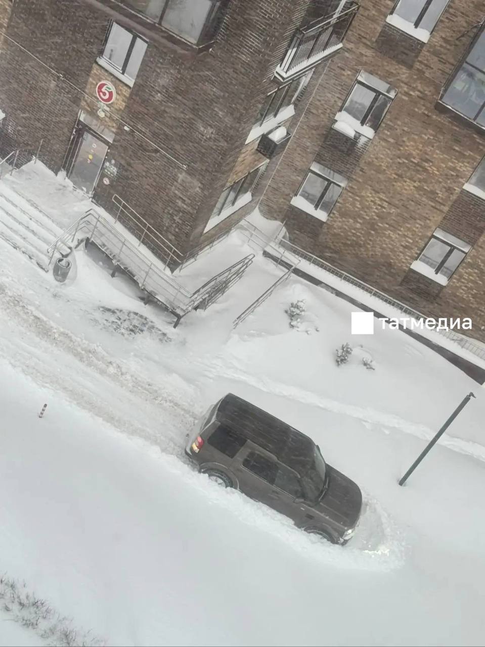 Казань продолжает заносить снегом Казань продолжает заносить снегом