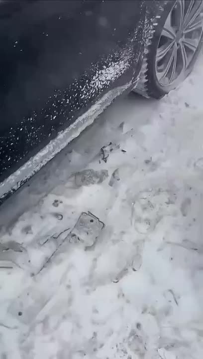 Казань продолжает заносить снегом