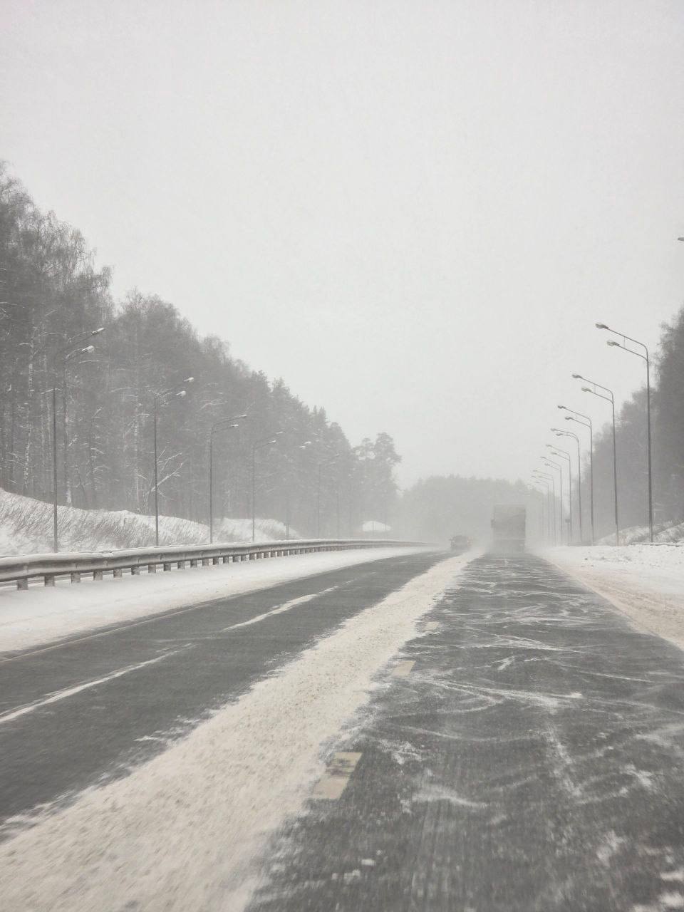 В Татарстане спасатели помогли семье из Подмосковья, едва не замерзшей на трассе М-7