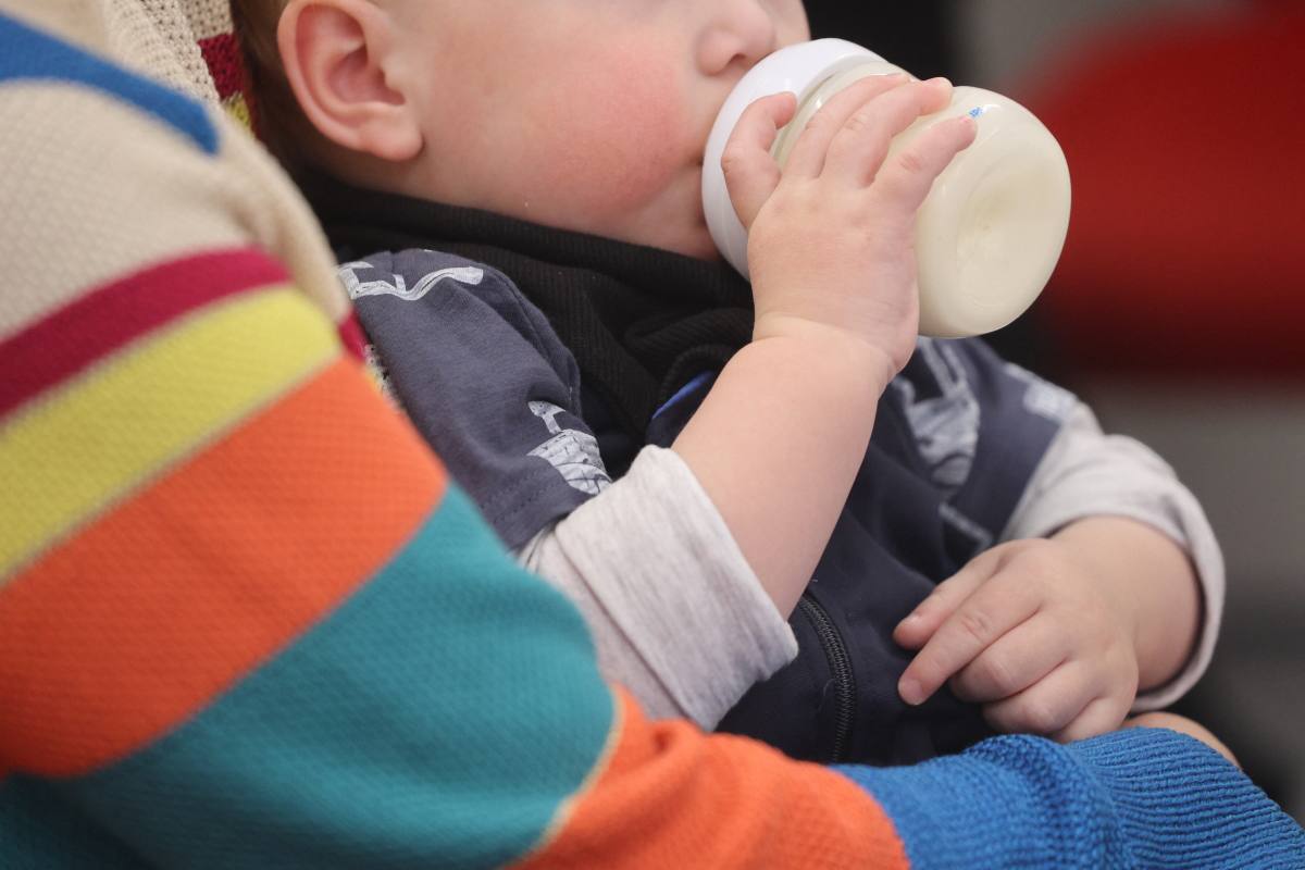 Роспотребнадзор временно запретил ввоз детских смесей Nestle в Россию