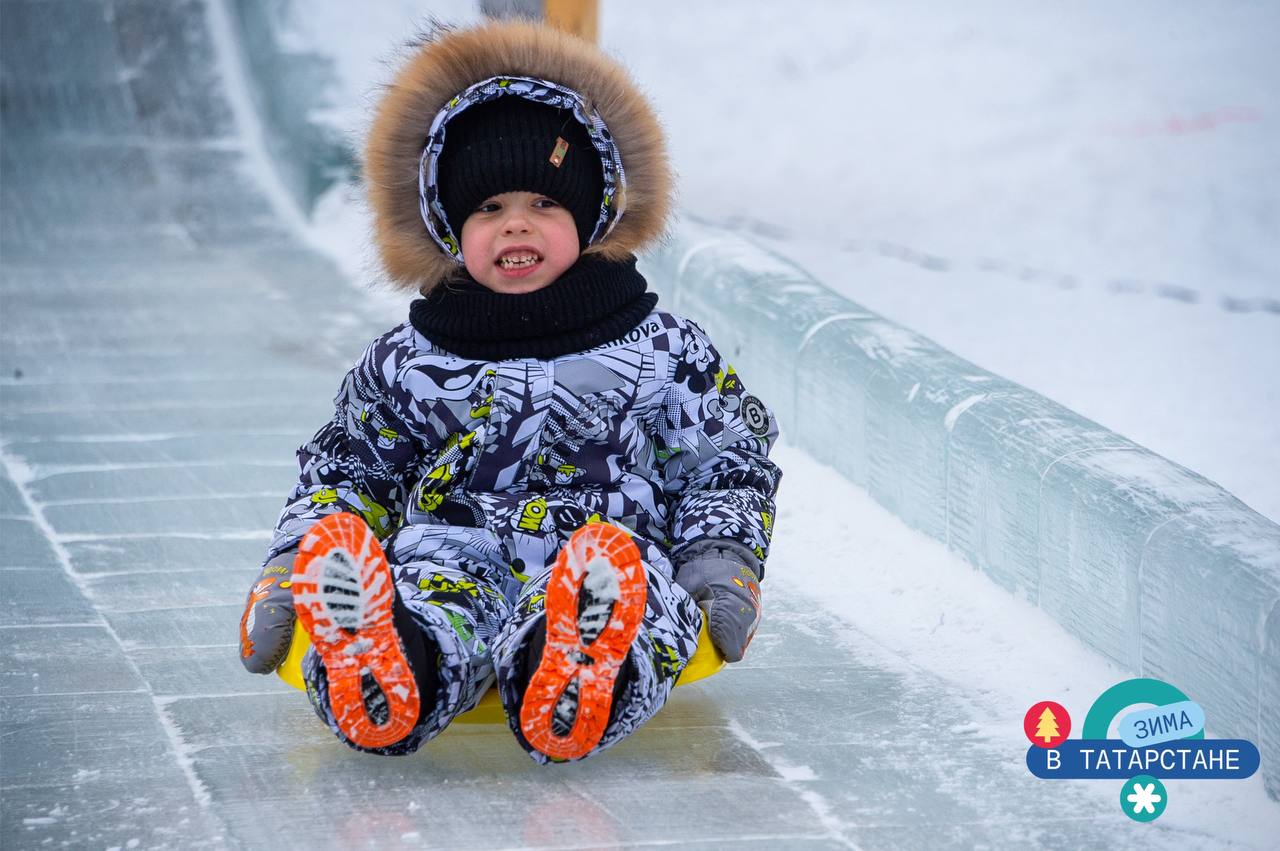 Сегодня, в преддверии Рождества, в парке «Семья» у новогодней ёлки состоялась игровая программа «Рождественские колядки» Сегодня, в преддверии Рождества, в парке «Семья» у новогодней ёлки состоялась игровая программа «Рождественские колядки»