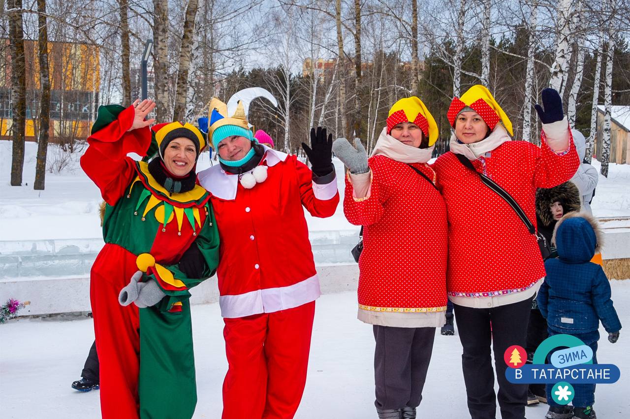 Сегодня, в преддверии Рождества, в парке «Семья» у новогодней ёлки состоялась игровая программа «Рождественские колядки» Сегодня, в преддверии Рождества, в парке «Семья» у новогодней ёлки состоялась игровая программа «Рождественские колядки»