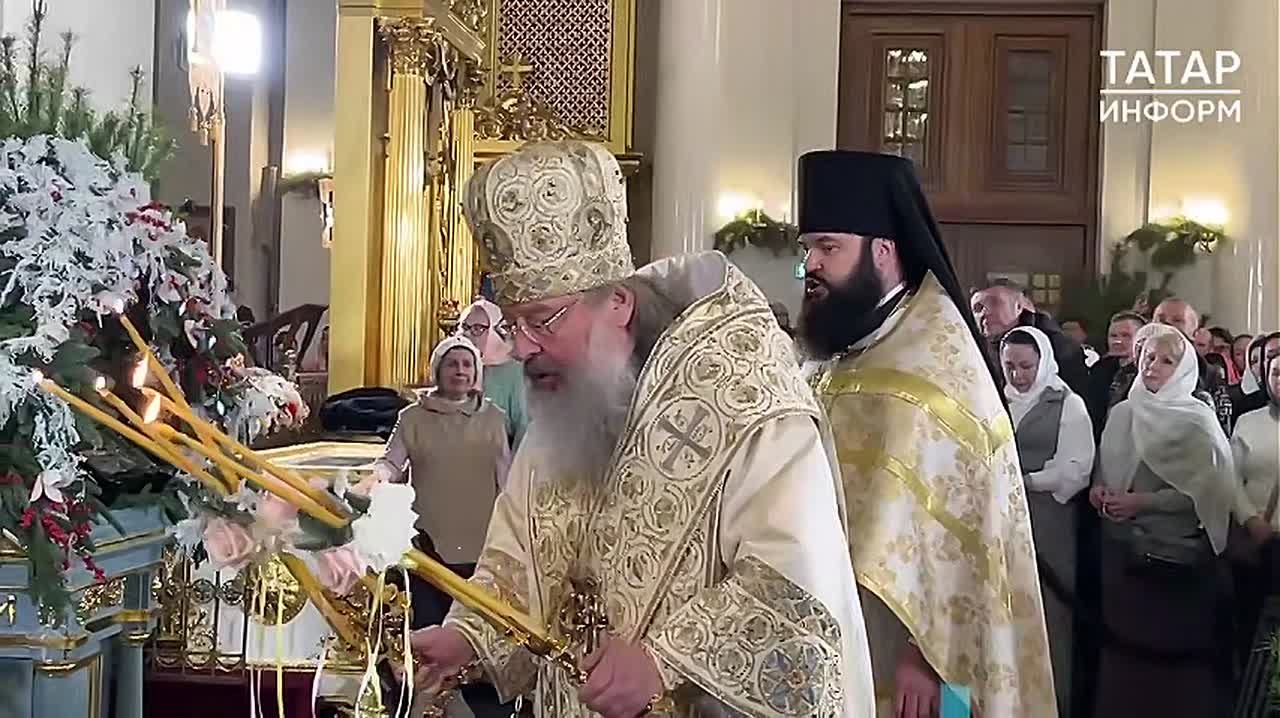 Митрополит Казанский и Татарстанский Кирилл возглавил главную рождественскую службу республики в соборе Казанской иконы Божией Матери