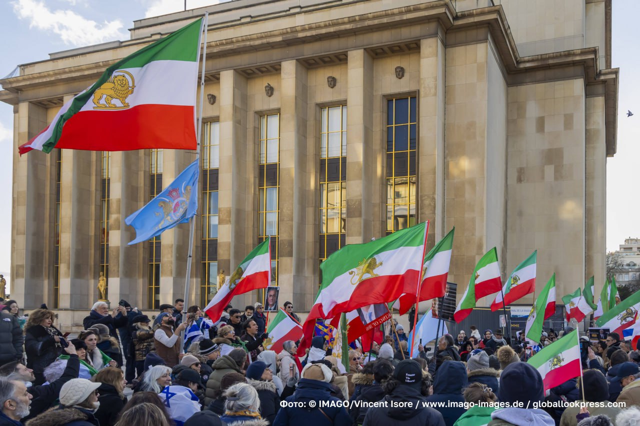 В Иране протестующие захватили два города на западе страны
