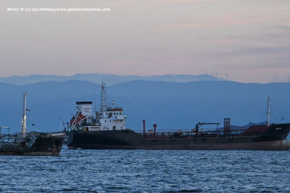 Танкер «Маринера», задержанный ВМС США в нейтральных водах Атлантического океана, притворялся российским для обхода санкций