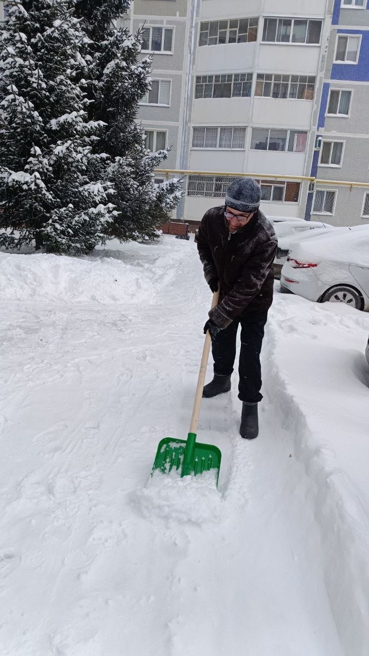 В Нижнекамске продолжается народная акция «Помоги дворнику» по уборке снега В Нижнекамске продолжается народная акция «Помоги дворнику» по уборке снега