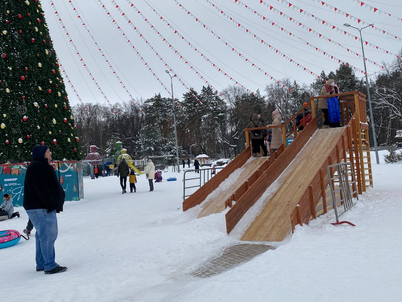 В парке «Сосновая роща» погоды не боятся В парке «Сосновая роща» погоды не боятся