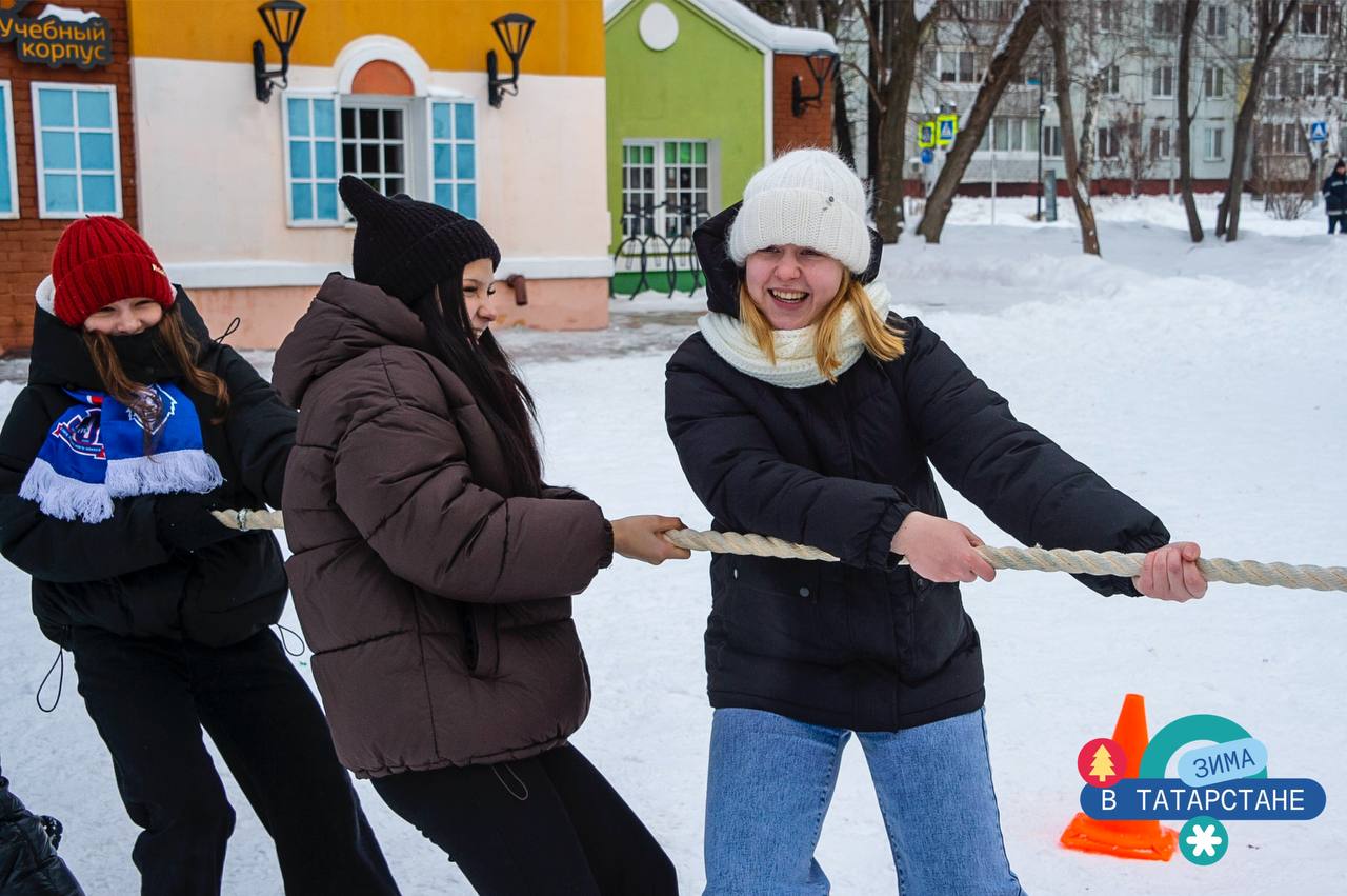 Сегодня в рамках республиканской программы «Зима в Татарстане» наш город вновь подарил жителям атмосферу тепла, радости и настоящего праздника Сегодня в рамках республиканской программы «Зима в Татарстане» наш город вновь подарил жителям атмосферу тепла, радости и настоящего праздника