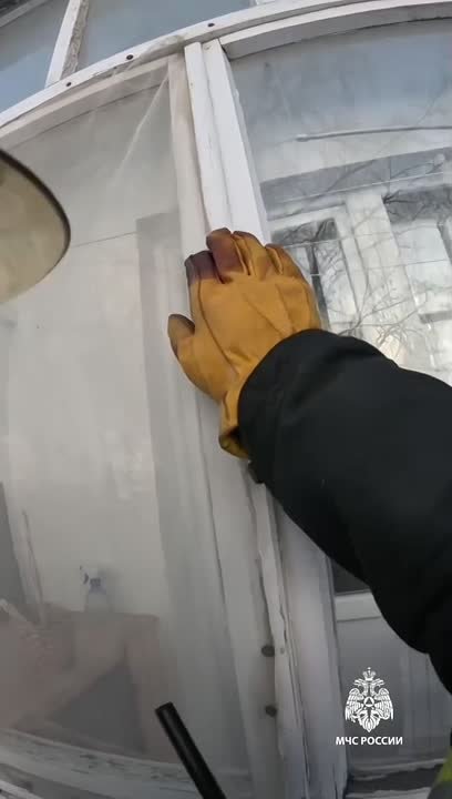 Пожарные в РТ помогли бабушке, которая ночь пролежала без сознания в ванной комнате