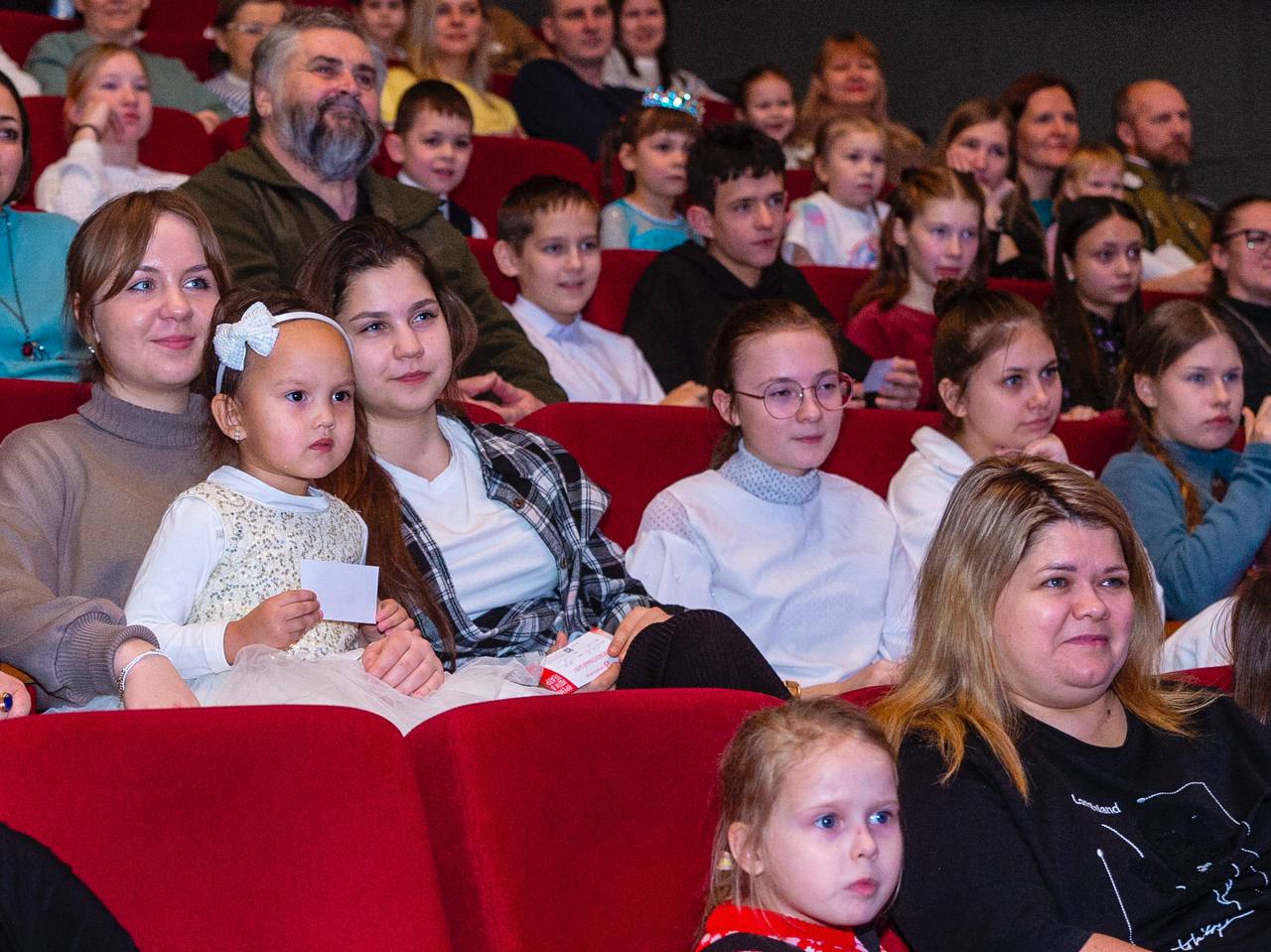 В Нижнекамском ТЮЗе состоялось праздничное рождественское мероприятие для 400 детей из воскресных школ Камских Полян, Большого Афанасово, Чистополя, Новошешминского района и др. В мероприятии приняли участие заместитель... В Нижнекамском ТЮЗе состоялось праздничное рождественское мероприятие для 400 детей из воскресных школ Камских Полян, Большого Афанасово, Чистополя, Новошешминского района и др. В мероприятии приняли участие заместитель...