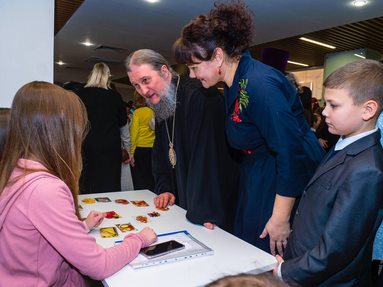 В Нижнекамском ТЮЗе состоялось праздничное рождественское мероприятие для 400 детей из воскресных школ Камских Полян, Большого Афанасово, Чистополя, Новошешминского района и др. В мероприятии приняли участие заместитель... В Нижнекамском ТЮЗе состоялось праздничное рождественское мероприятие для 400 детей из воскресных школ Камских Полян, Большого Афанасово, Чистополя, Новошешминского района и др. В мероприятии приняли участие заместитель...