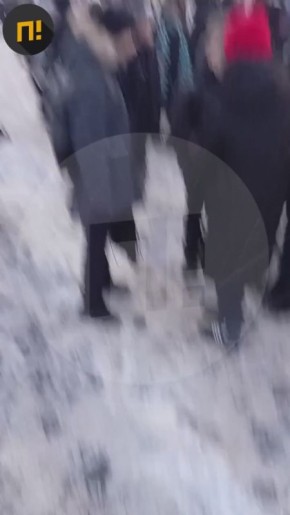 В Татарстане «отец года» перекинул дочь через забор, чтобы избежать очереди на входе в лицей