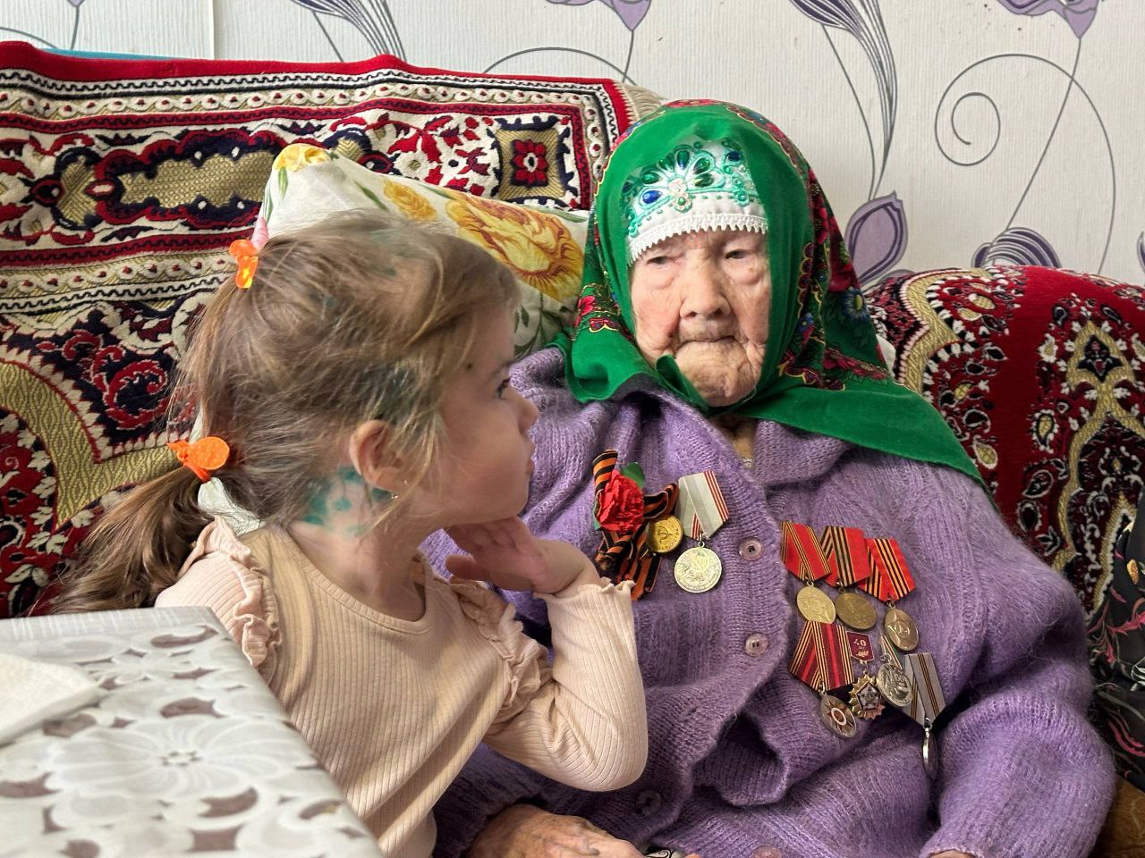 Свой вековой юбилей отметила долгожительница из Тукаевского района, труженица тыла Халила Мингалиева Свой вековой юбилей отметила долгожительница из Тукаевского района, труженица тыла Халила Мингалиева